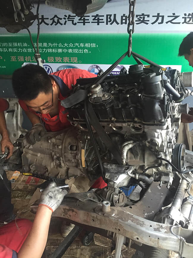 停車時(shí)，先熄火還是先關(guān)空調(diào)？