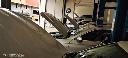 汽車掛在空擋時(shí)出現(xiàn)抖動有可能是什么原因？
