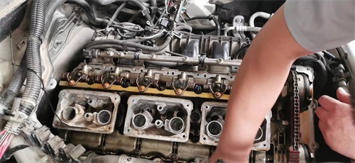 汽車發(fā)動(dòng)機(jī)怠速抖動(dòng)是什么原因引起的？
